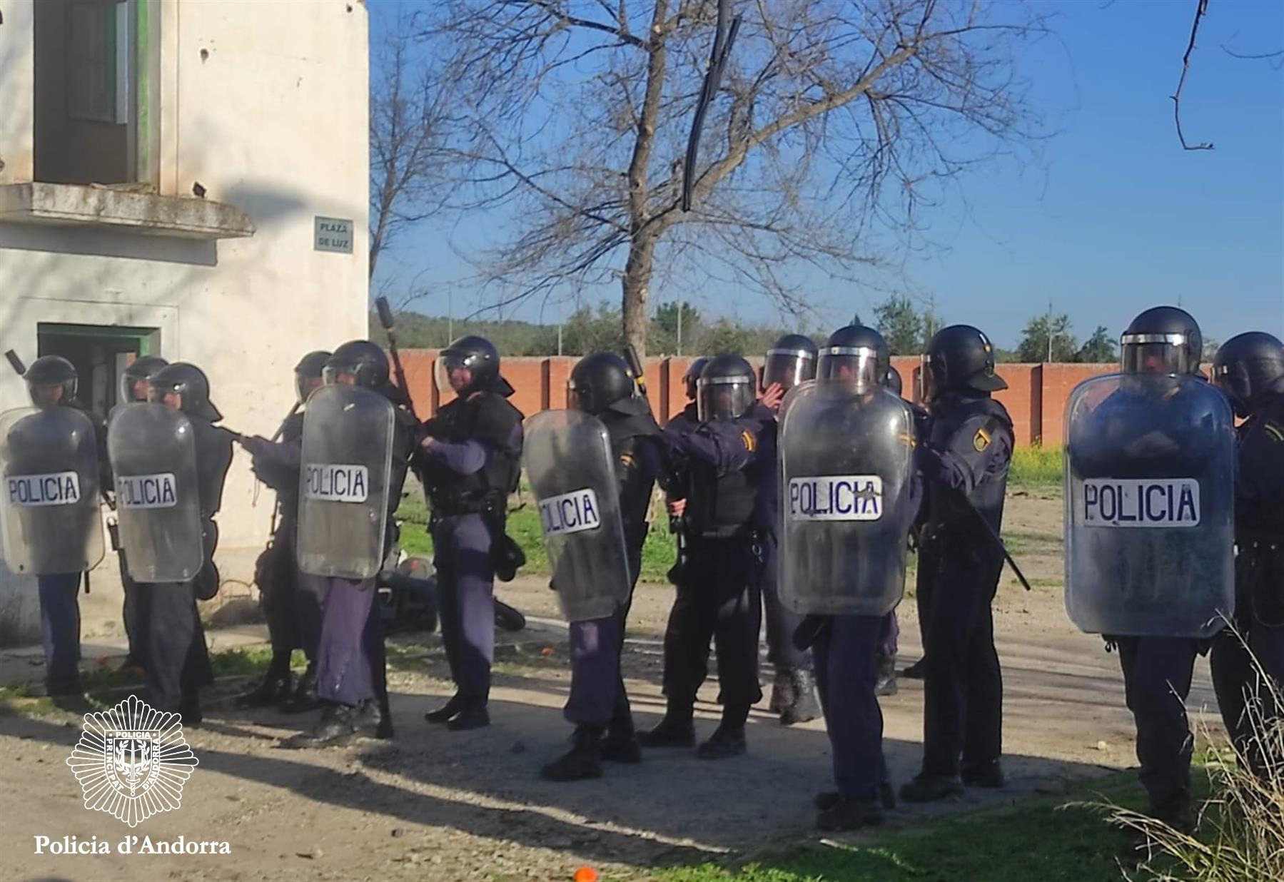 Agents de Seguretat Ciutadana reforcen la formació en dispositius d’ordre públic amb la Policia Nacional espanyola