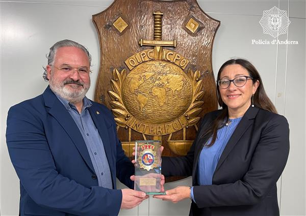 La Policia rep la visita de la comissària en cap de l’Oficina Central Nacional d’INTERPOL Madrid