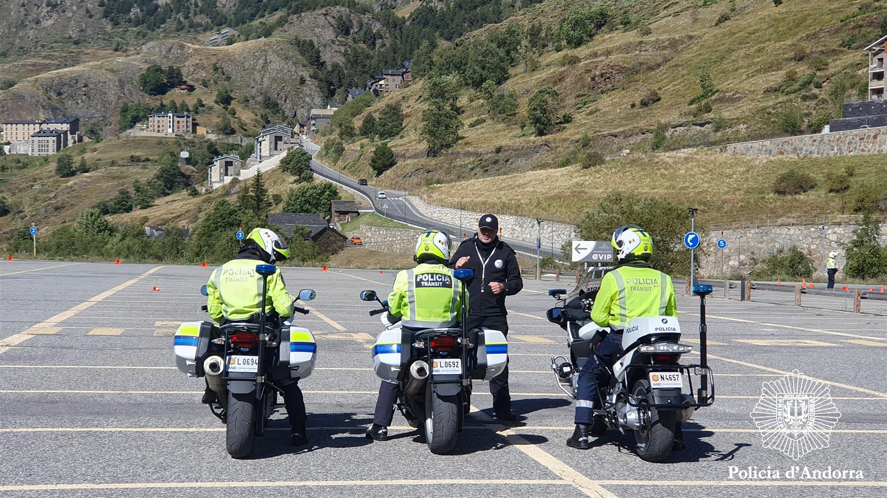 El Grup Motoritzat de Trànsit de la Policia completa una formació d’escorta de vehicles de personalitats