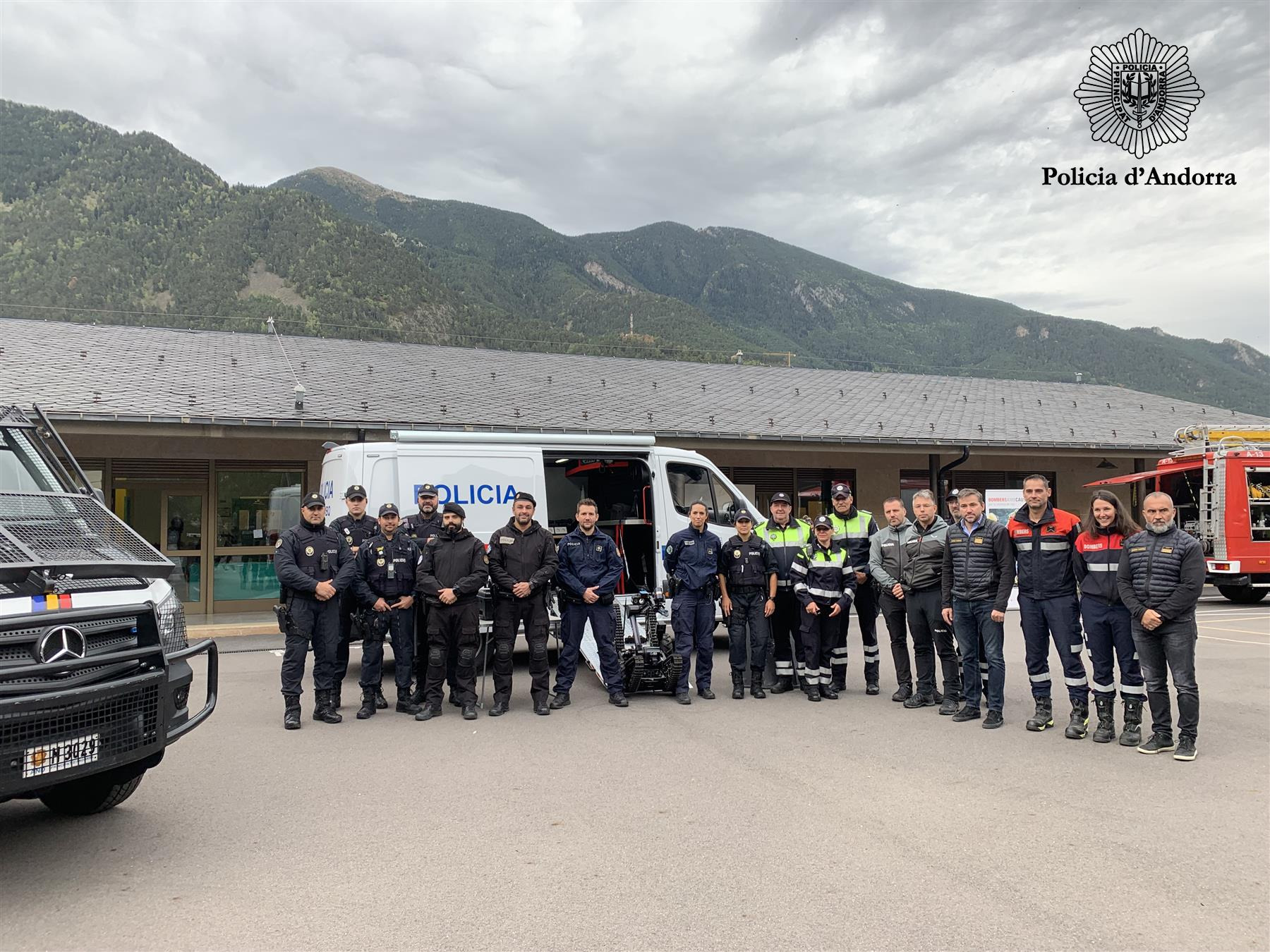 La Policia dona a conèixer algunes de les funcions del Cos en el 55è aniversari del Col·legi Sant Ermengol