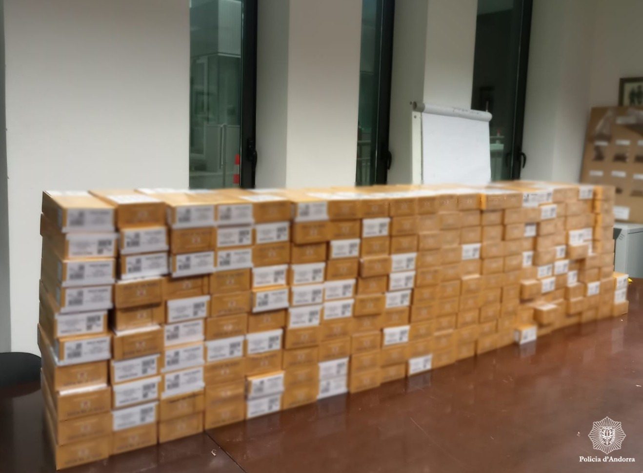 Detingut per contraban de tabac amb 2.030 paquets valorats en més de 7.000 euros
