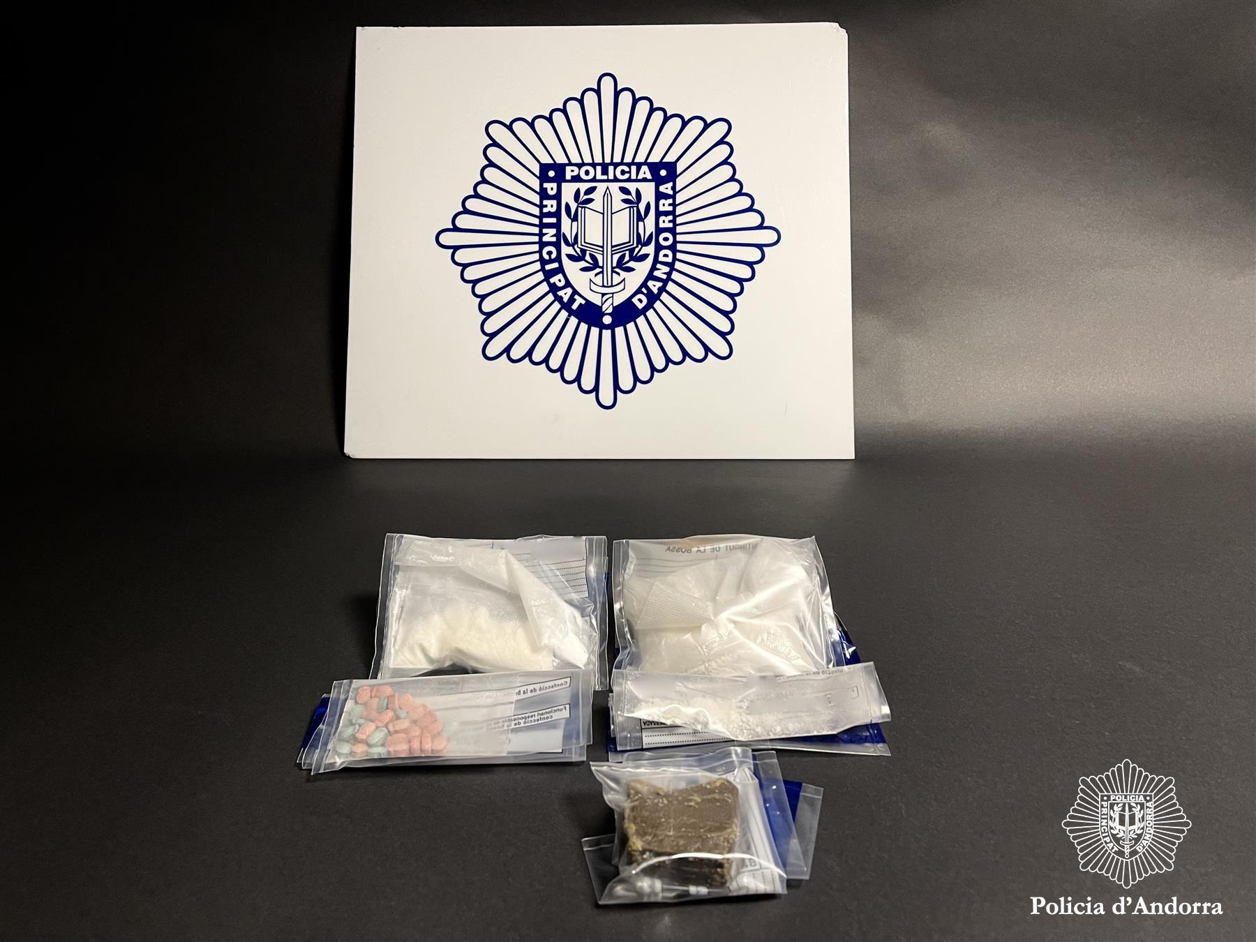 Detingut un turista que entrava al país amb 30 grams de cocaïna, 57 de ketamina, 32 pastilles d’èxtasi i 50 grams d’haixix