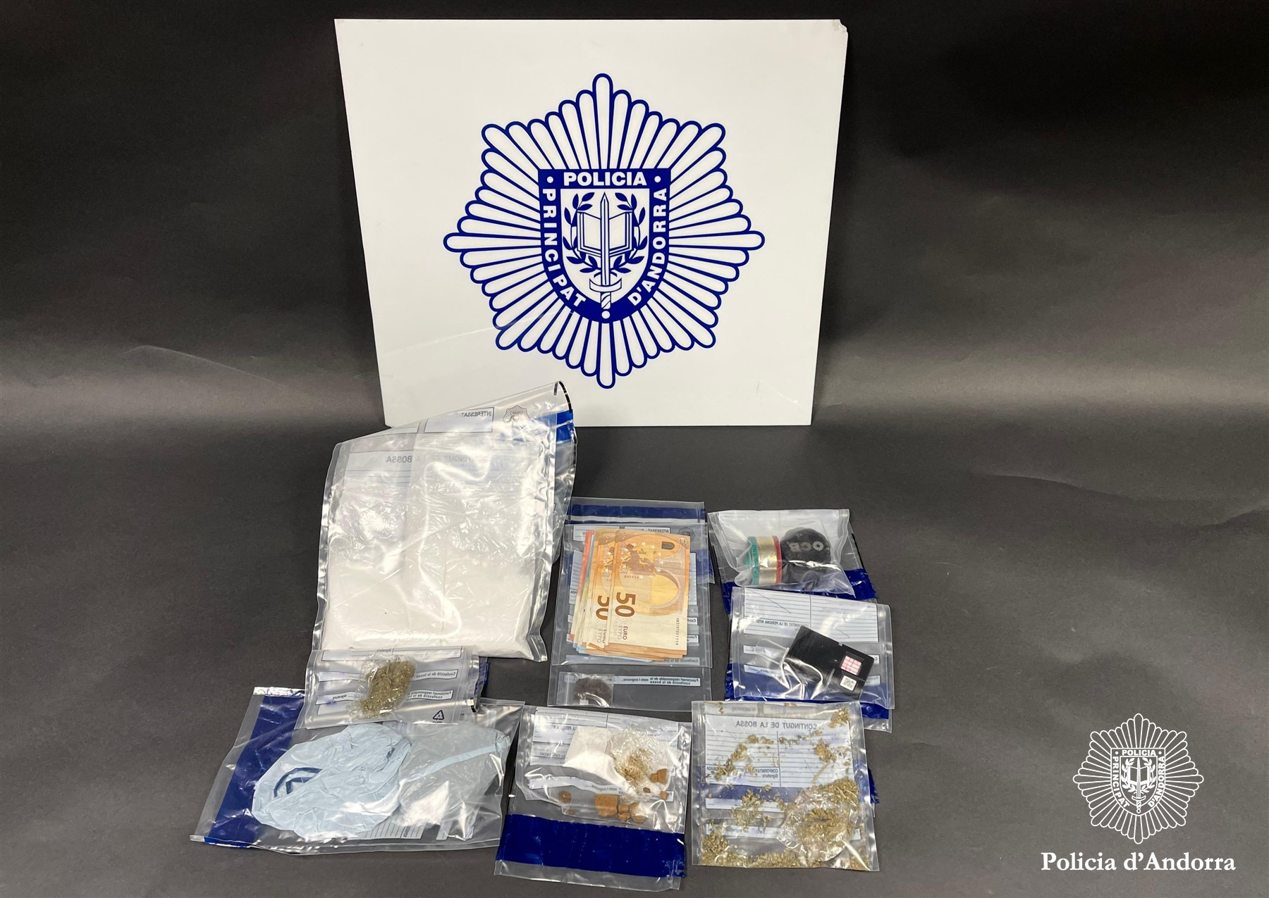 La Policia deté un home amb cocaïna i li troba elements emprats en el tràfic d’estupefaents
