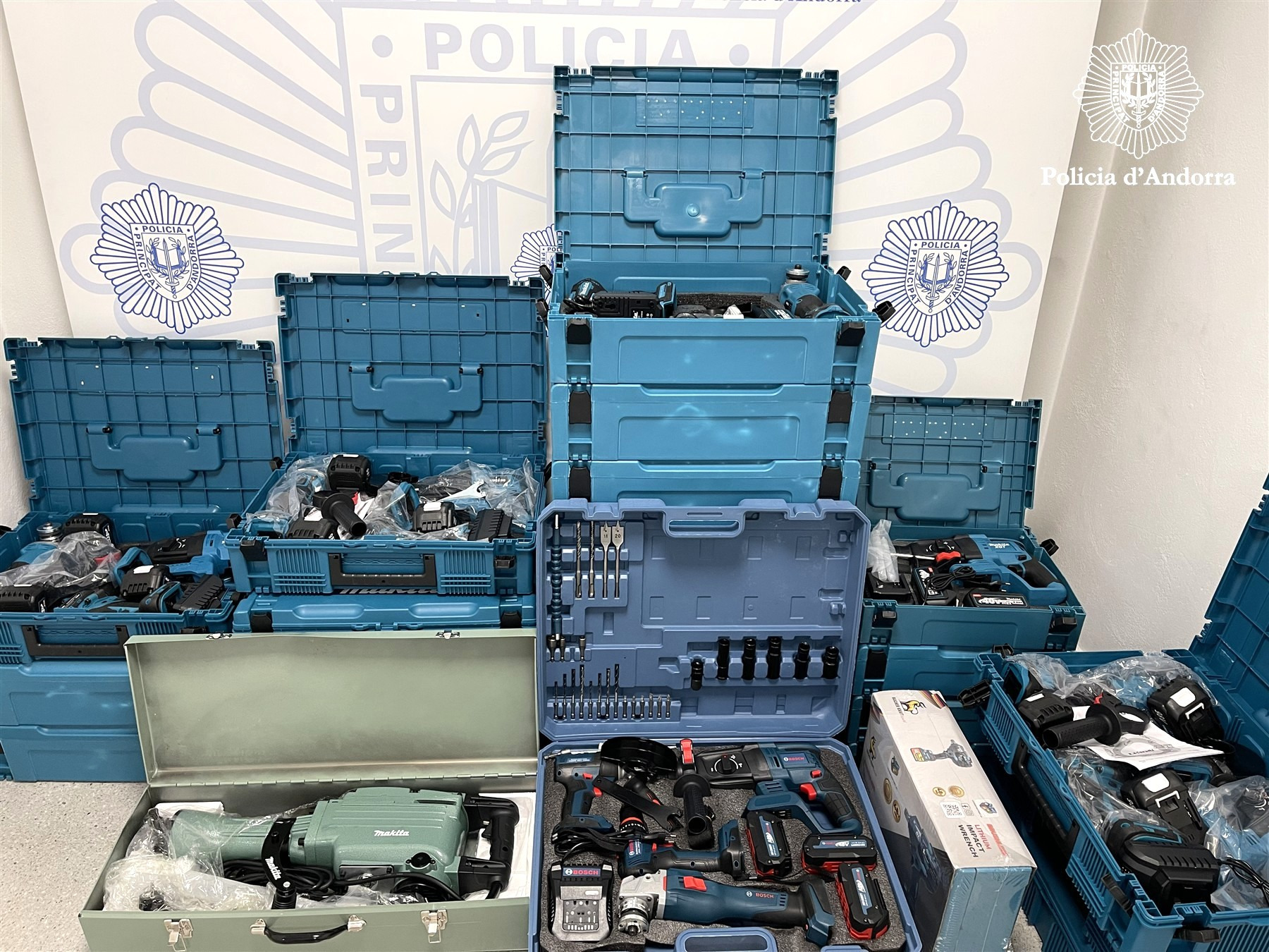 La Policia deté dos homes com a presumptes autors d’una estafa per vendre eines industrials falsificades a cinc negocis