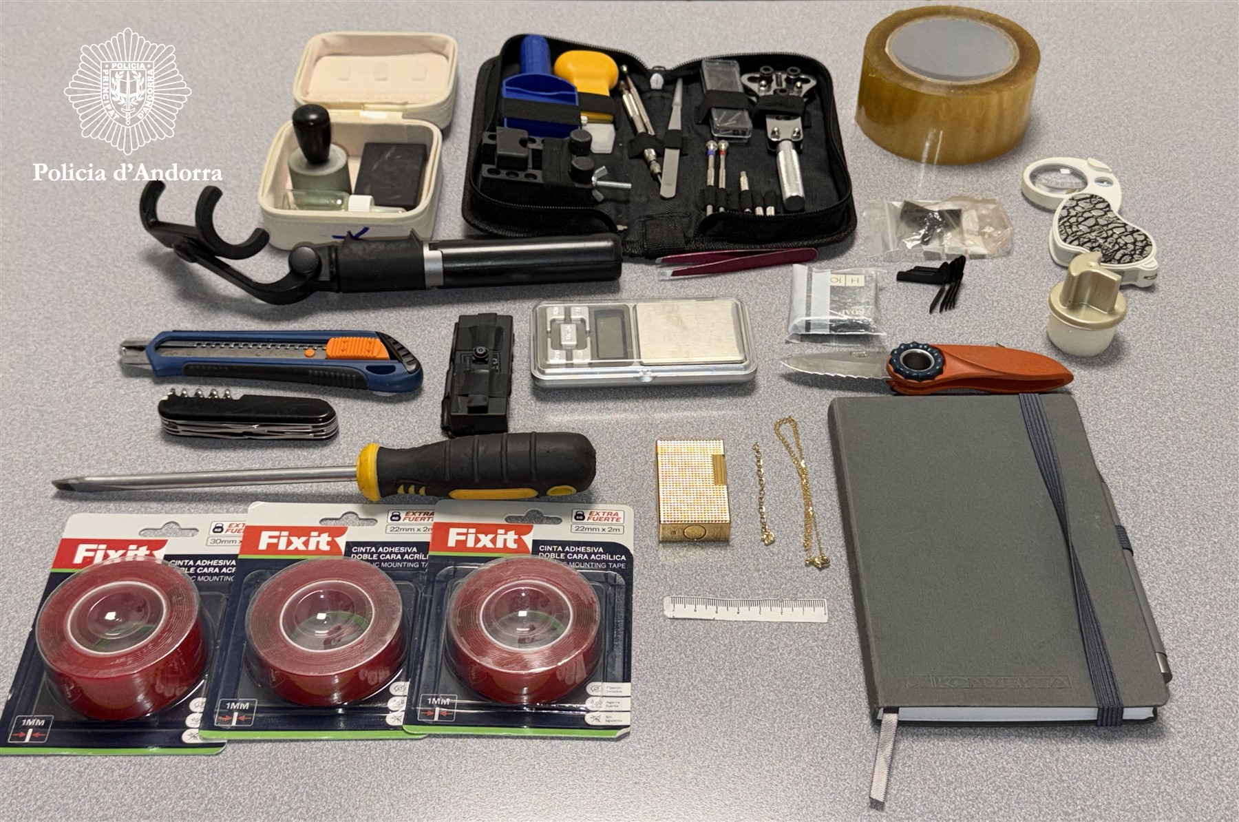 La Policia deté tres homes sospitosos de formar part d’una banda organitzada dedicada a cometre furts amb força en trasters