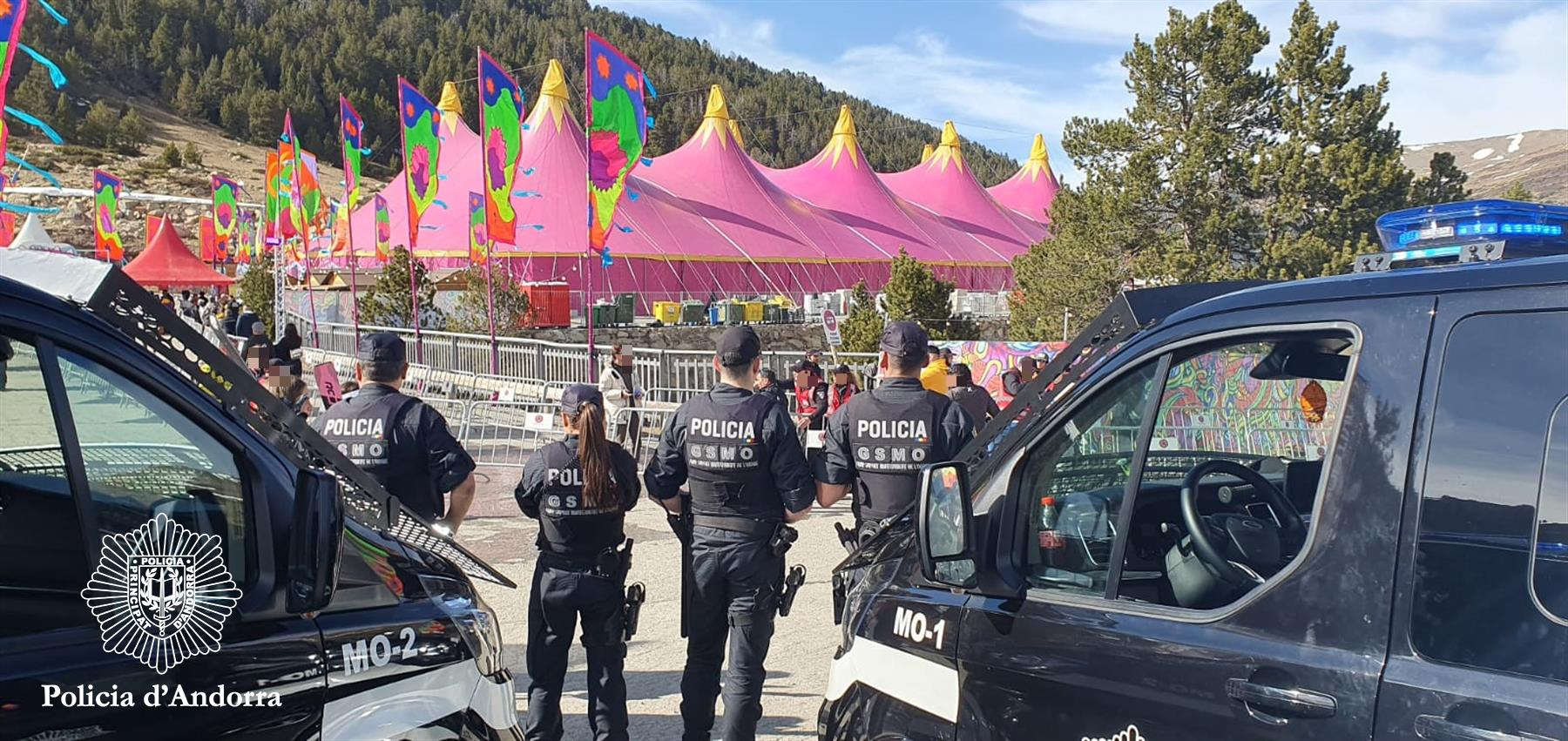 La Policia deté un home amb una navalla de 10,5 centímetres i 13 persones més per possessió de drogues