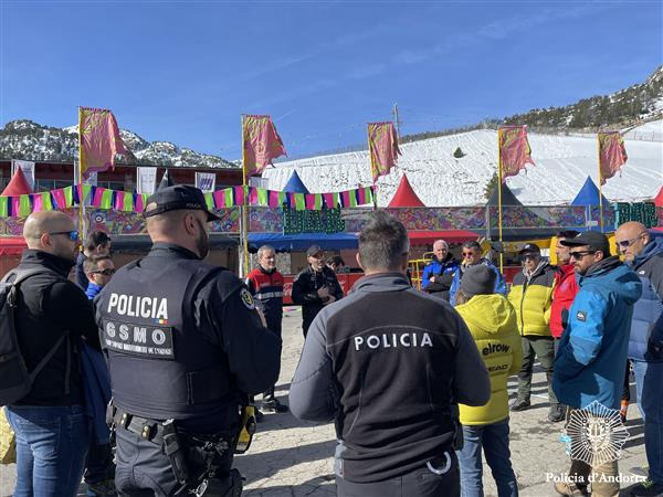 Dispositiu especial de la Policia amb motiu del festival Snowrow