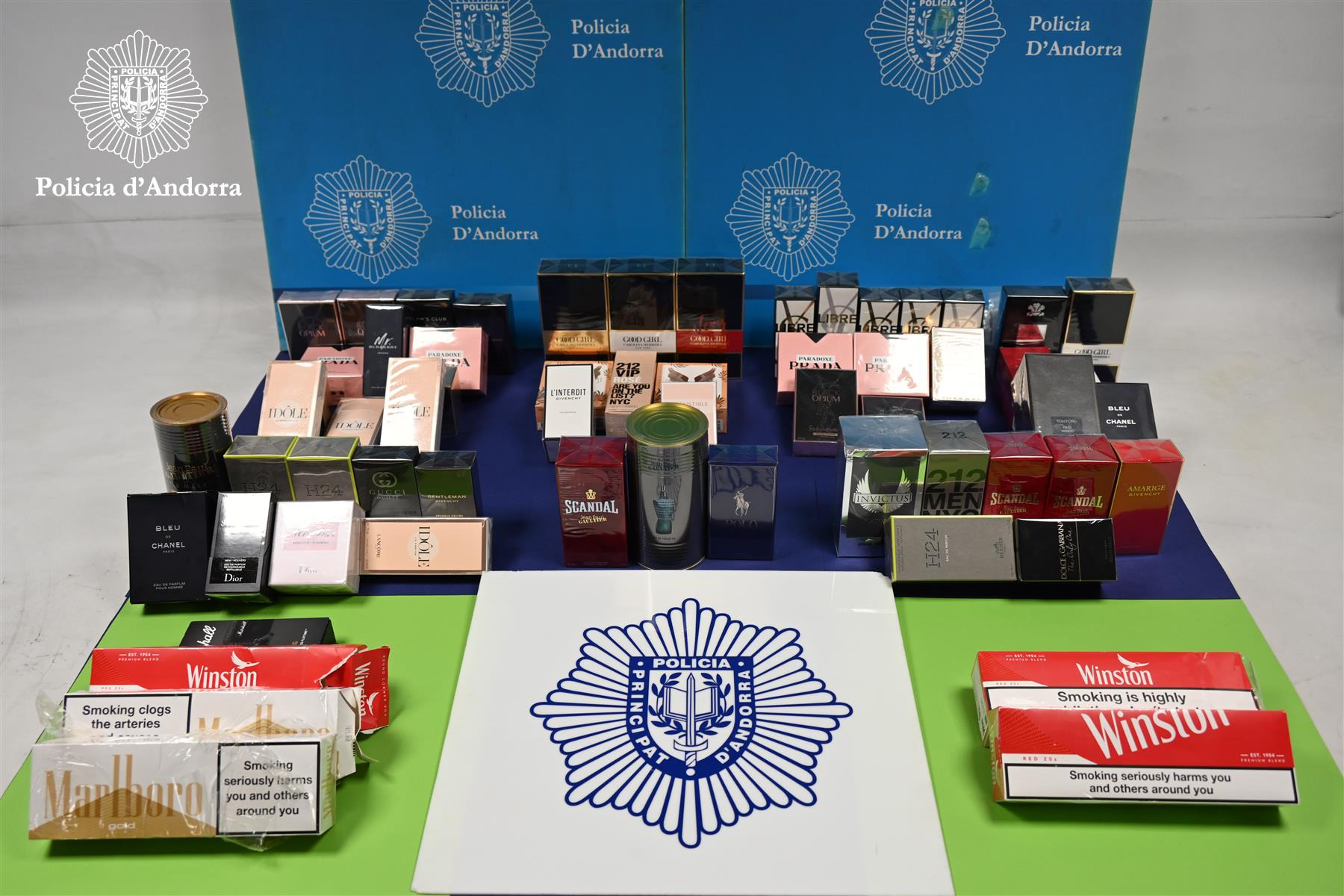 La Policia deté cinc persones per furtar perfums i tabac en establiments de l’eix comercial
