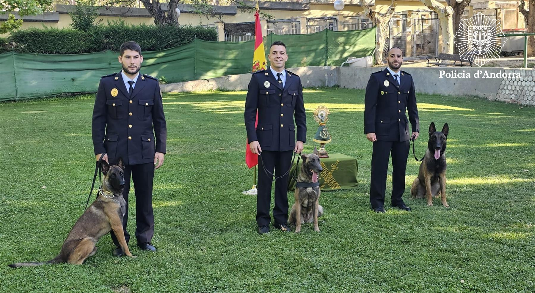 Tres nous equips per al grup de guies canins
