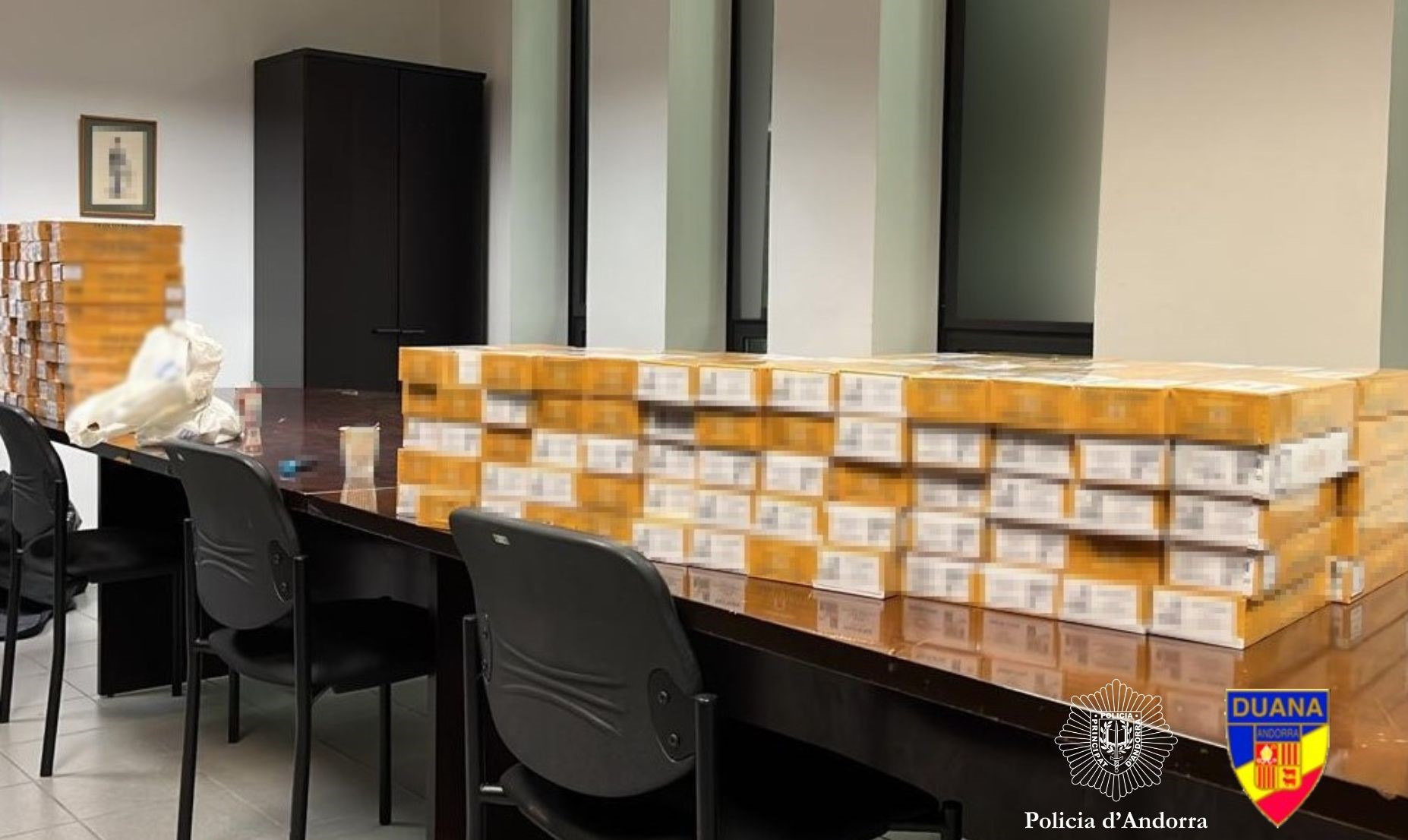 La Policia deté tres homes amb més de 1.800 paquets de tabac valorats en prop de 7.000 euros