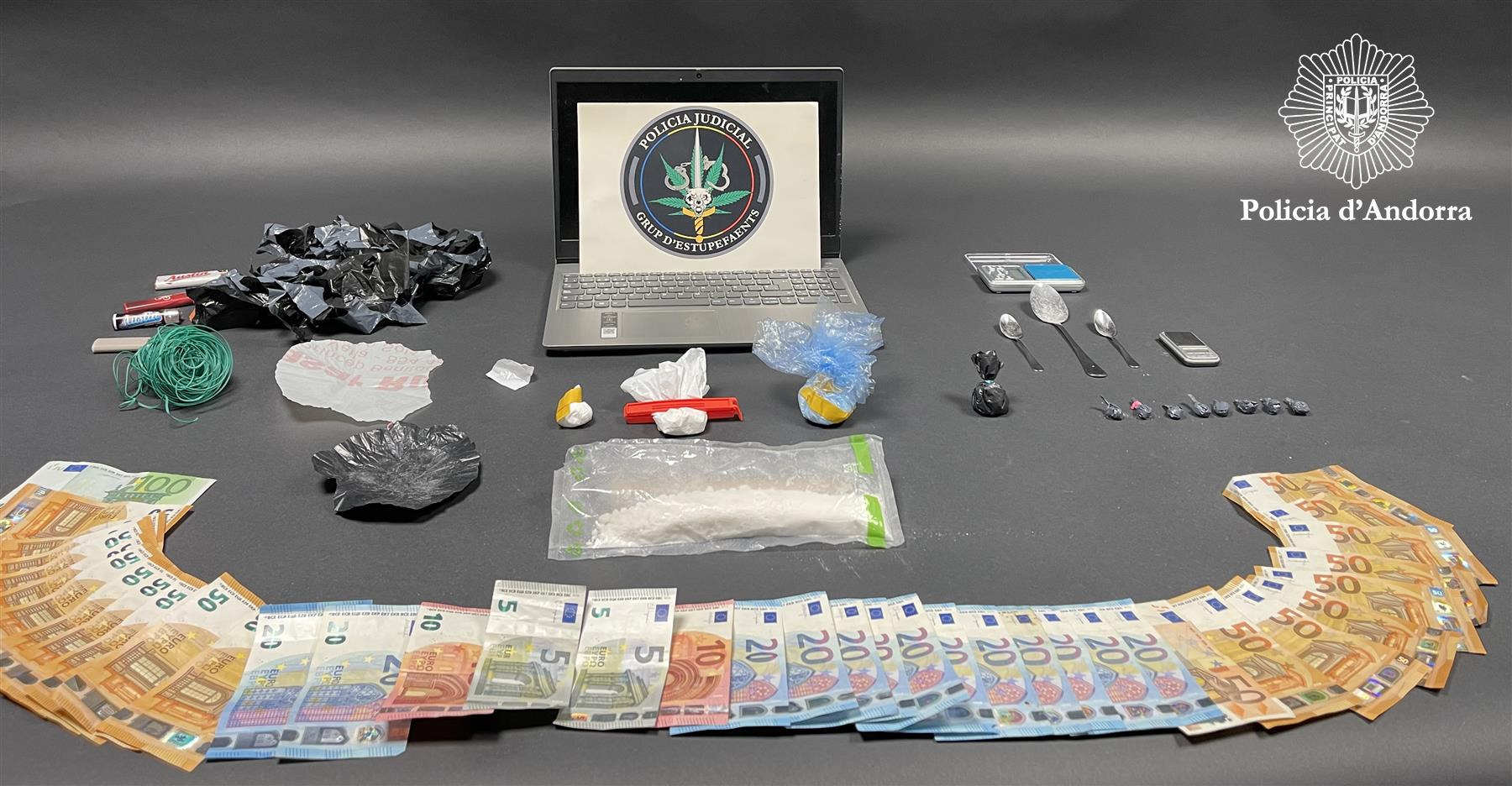 La Policia desmantella un important punt de venda de droga i comissa 170 grams de cocaïna en una operació amb quatre detinguts
